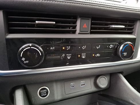 Used 2023 Nissan Rogue S image 15