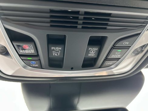 Used 2025 Acura RDX SH-AWD image 28