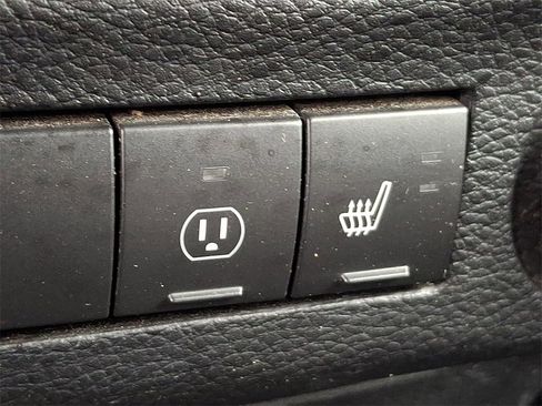 Used 2014 Jeep Wrangler Unlimited Sahara image 25