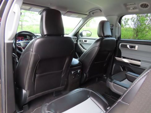 Used 2023 Ford Explorer XLT w/ Equipment Group 202A AWD/4WD image 25