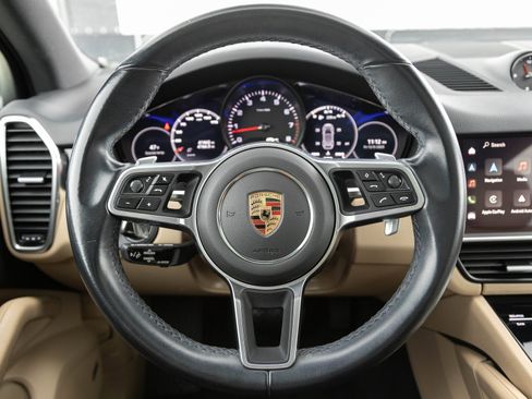 Certified 2022 Porsche Cayenne Platinum Edition image 13