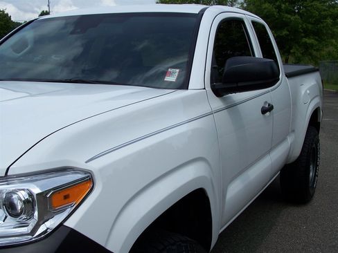 Used 2023 Toyota Tacoma SR image 15