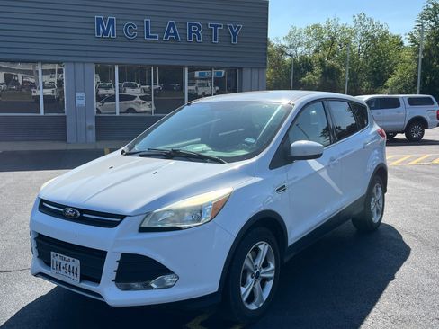 Used 2016 Ford Escape SE image 1