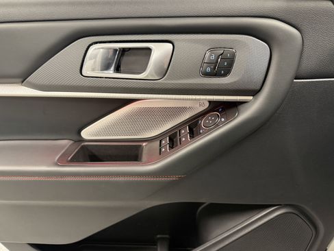 Used 2025 Ford Explorer ST image 23