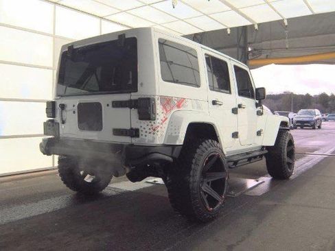Used 2016 Jeep Wrangler Unlimited Sahara image 2