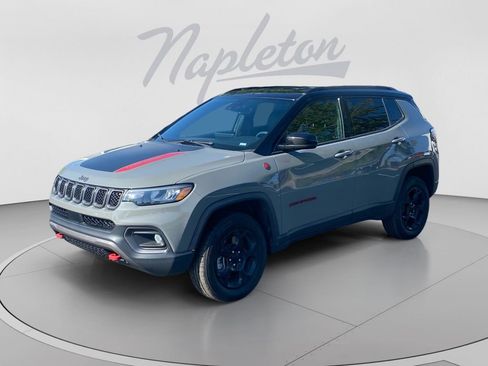Used 2024 Jeep Compass Trailhawk AWD/4WD image 1