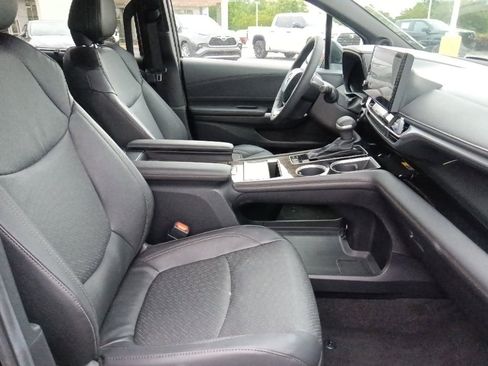 Used 2025 Toyota Sienna Platinum AWD/4WD image 35