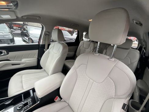 Used 2023 Kia Sorento SX Prestige image 9