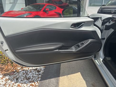 Used 2018 MAZDA MX-5 Miata Grand Touring image 9