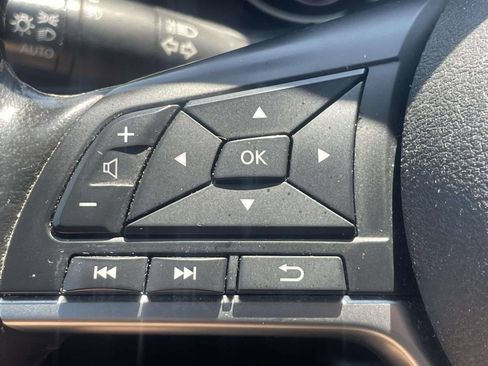 Used 2023 Nissan Sentra SR w/ SR Premium Package FWD image 23