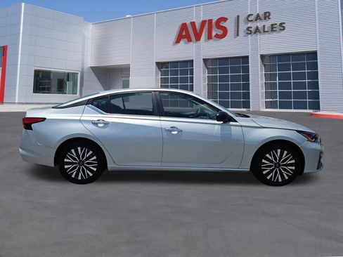 Used 2025 Nissan Altima 2.5 SV FWD image 5