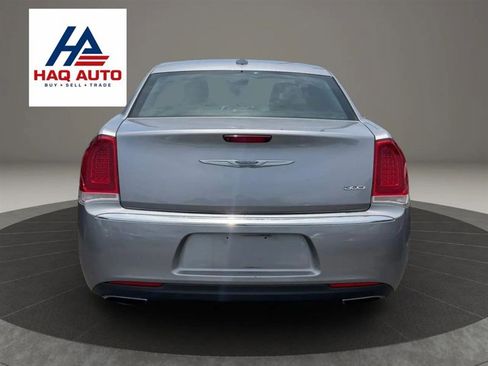 Used 2017 Chrysler 300 Limited w/ Driver Convenience Group RWD image 5
