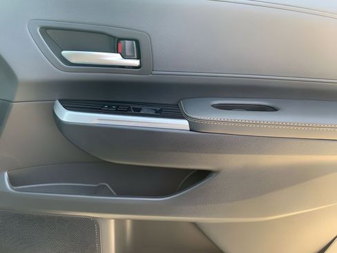 Used 2025 Toyota Sienna XLE Woodland Edition image 18