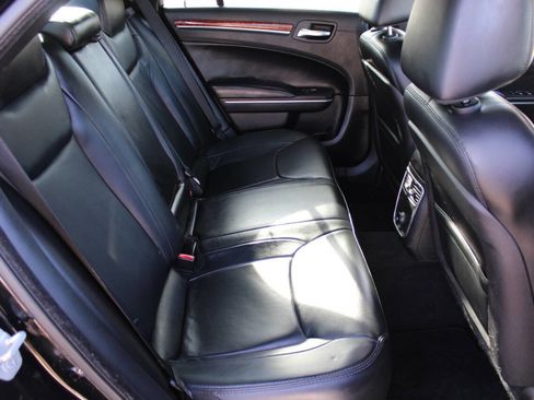 Used 2014 Chrysler 300 image 6