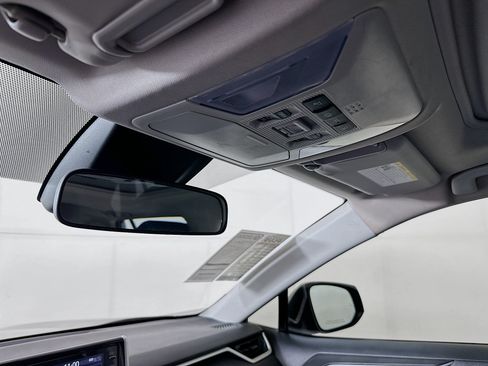 Used 2019 Toyota RAV4 XLE w/ Convenience Package FWD image 18
