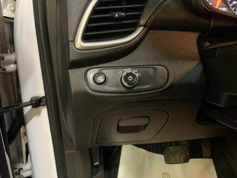 Used 2021 Chevrolet Equinox LT FWD image 33