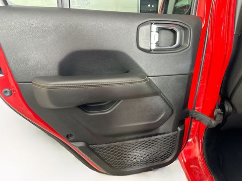 Used 2025 Jeep Wrangler Unlimited Sahara AWD/4WD image 23