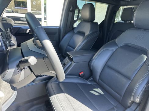 Used 2025 Ford Bronco Big Bend w/ Black Diamond Package AWD/4WD image 11