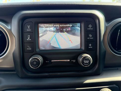 Used 2018 Jeep Wrangler Unlimited Sport image 23