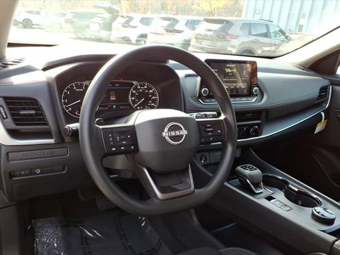 Used 2025 Nissan Rogue S image 24