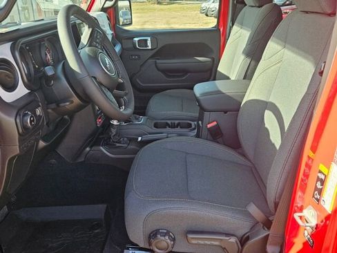 New 2025 Jeep Gladiator Willys image 3