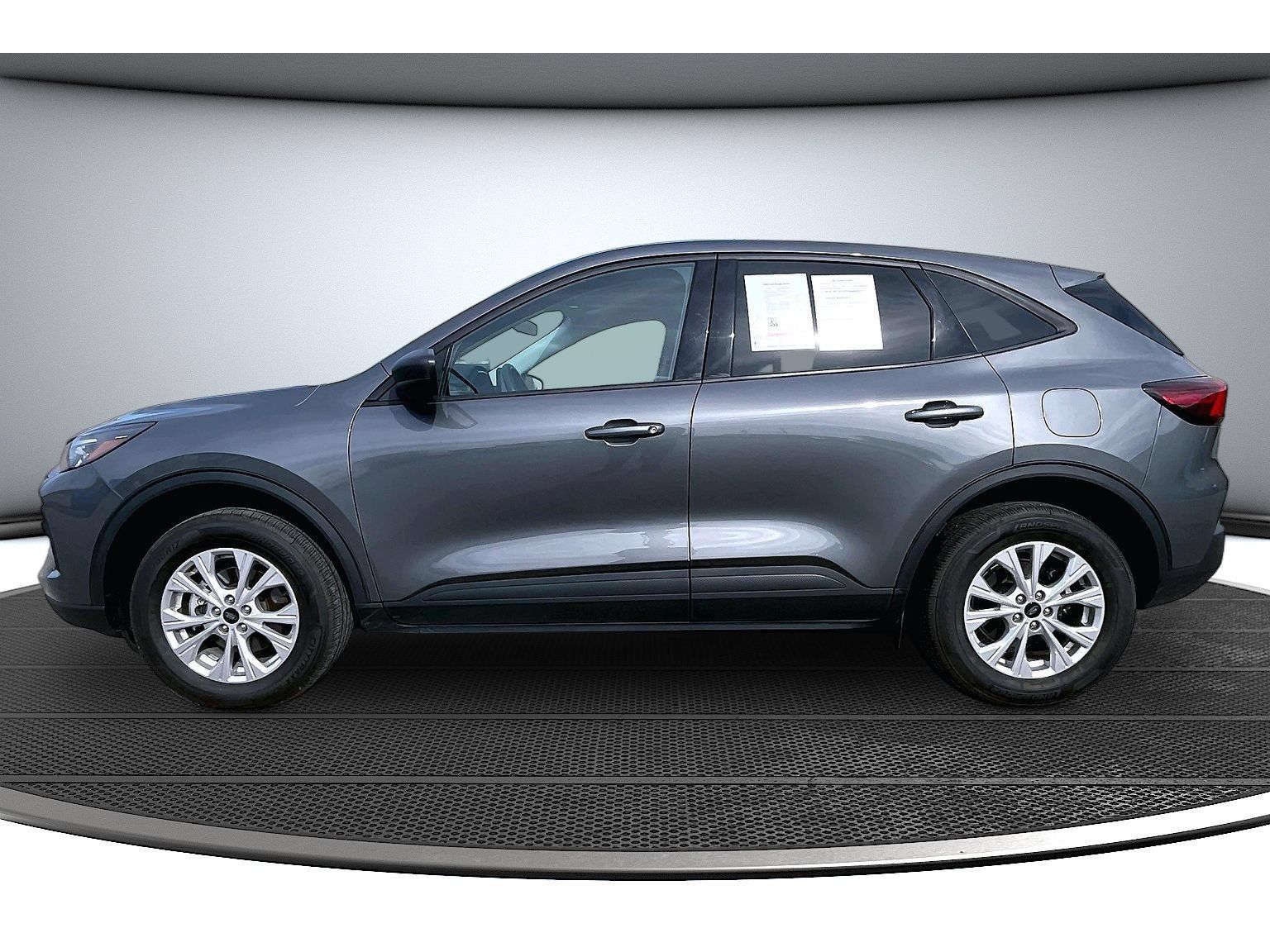 Used 2025 Ford Escape Active AWD/4WD image 17