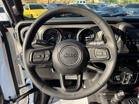 Used 2023 Jeep Wrangler Unlimited AWD/4WD image 12