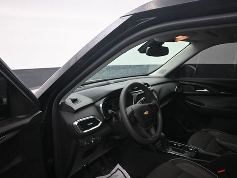 Used 2022 Chevrolet TrailBlazer LT w/ Convenience Package FWD image 10