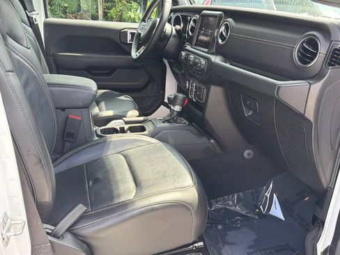 Used 2022 Jeep Wrangler Unlimited Sahara w/ Safety Group AWD/4WD image 13
