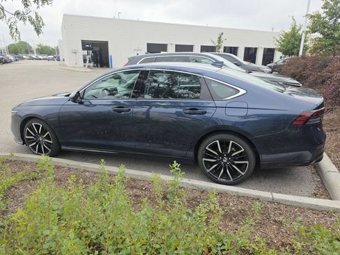Used 2024 Honda Accord Touring image 8