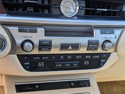 Used 2015 Lexus ES 350 w/ Premium Package FWD image 28