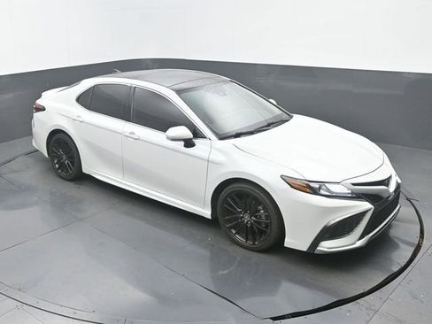 Used 2021 Toyota Camry XSE FWD image 13