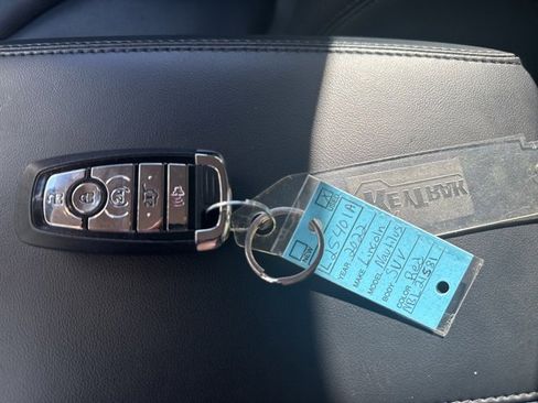 Used 2022 Lincoln Nautilus Standard w/ Premium Package image 27