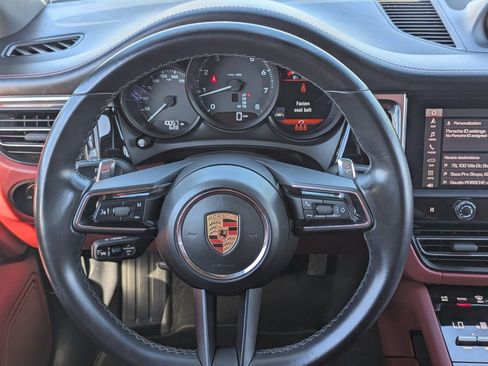 Used 2024 Porsche Macan Premium image 24