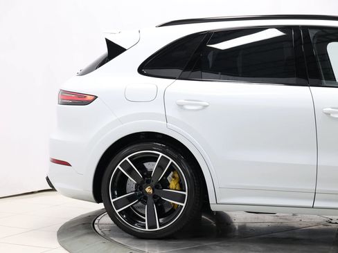 Used 2021 Porsche Cayenne Turbo S AWD/4WD image 93