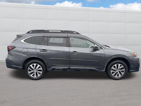 Used 2021 Subaru Outback Premium image 11