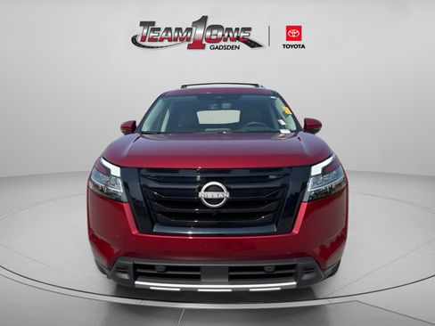 Used 2024 Nissan Pathfinder Platinum FWD image 2