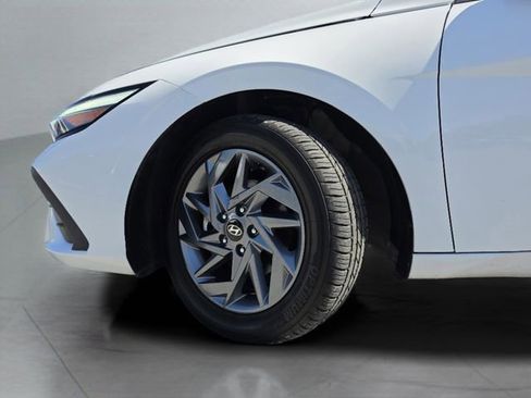 Used 2024 Hyundai Elantra SEL FWD image 38