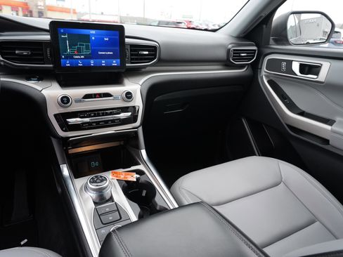 Used 2021 Ford Explorer XLT w/ Equipment Group 202A image 26