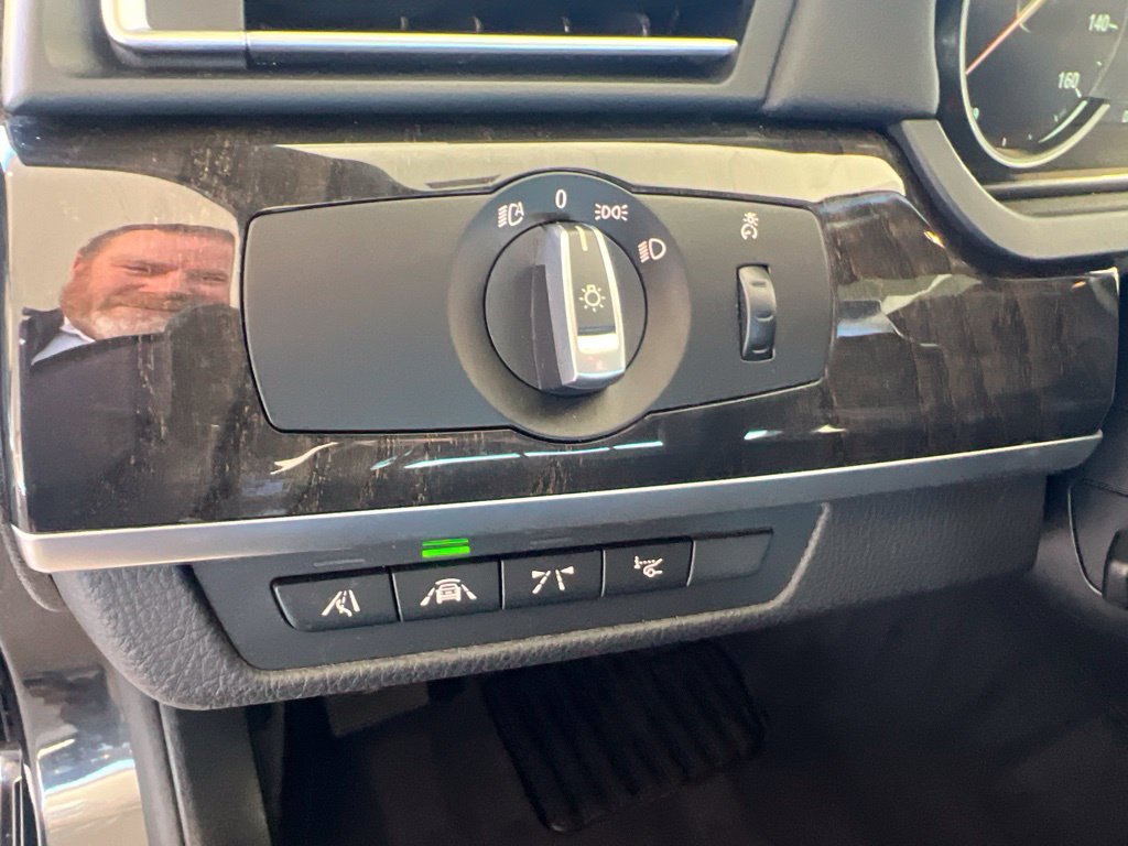 Used 2015 BMW 750Li xDrive AWD/4WD image 48