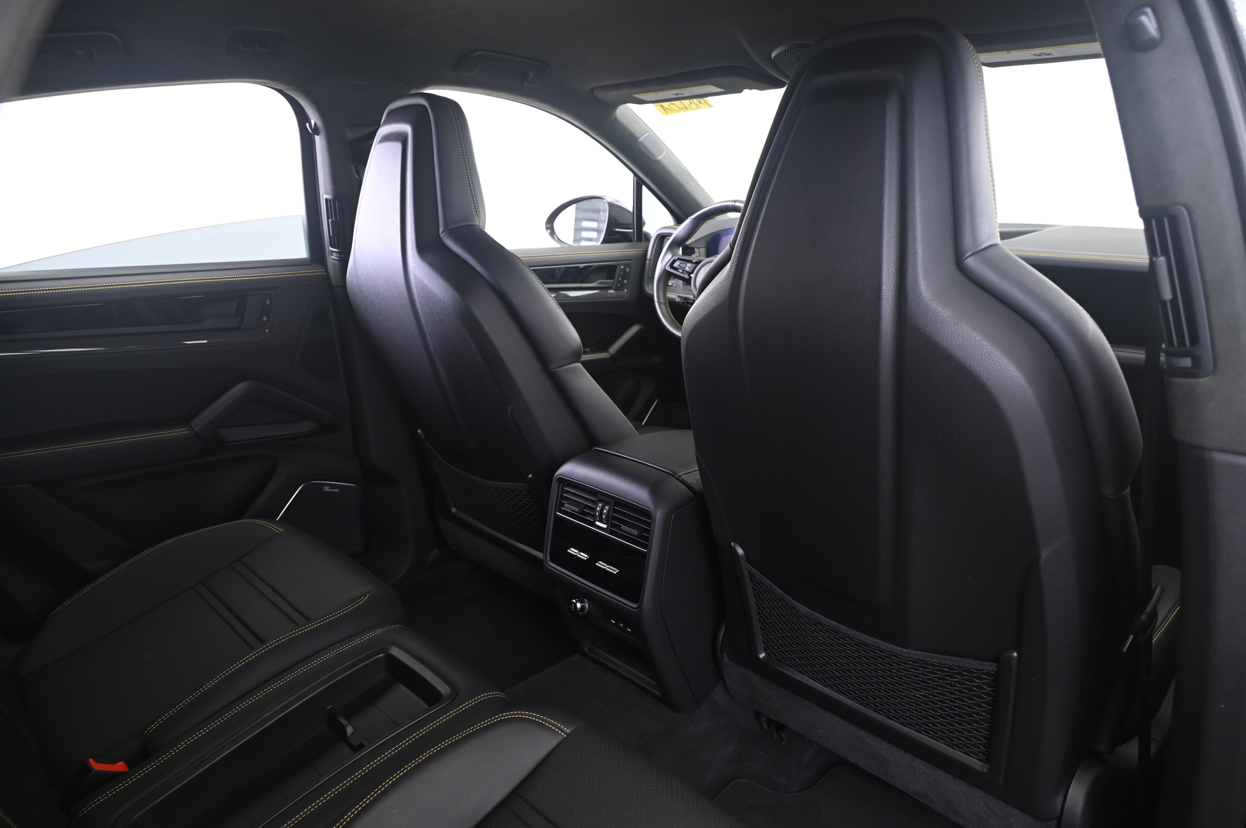Used 2024 Porsche Cayenne Turbo GT AWD/4WD image 17