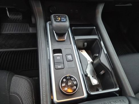 Used 2022 Nissan Pathfinder SV image 26