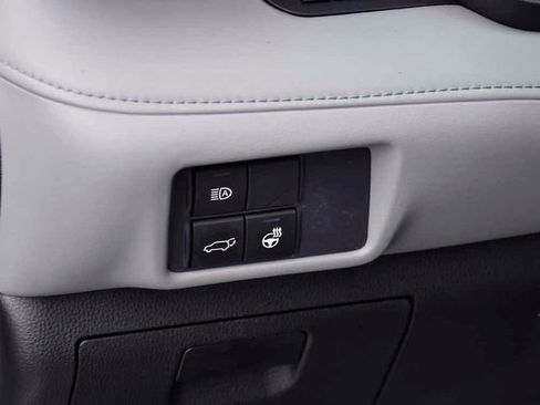 Used 2021 Toyota Highlander Limited image 31