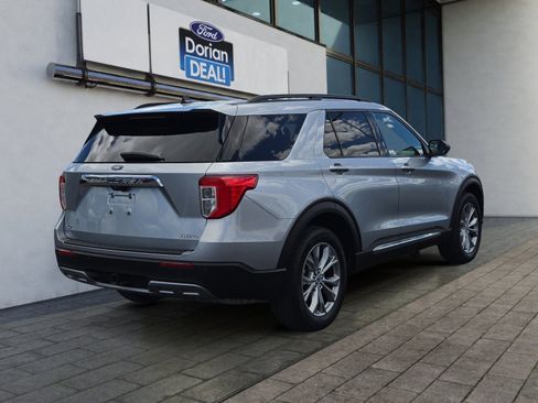 Used 2023 Ford Explorer XLT w/ Equipment Group 202A AWD/4WD image 3