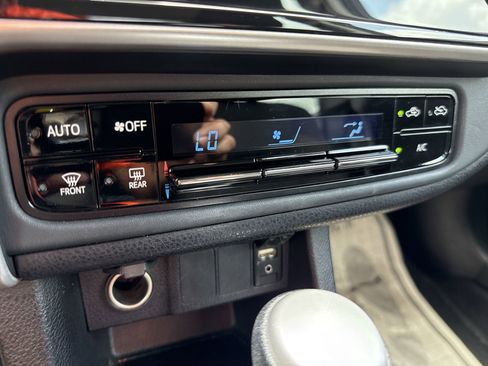 Used 2019 Toyota Corolla LE FWD image 16