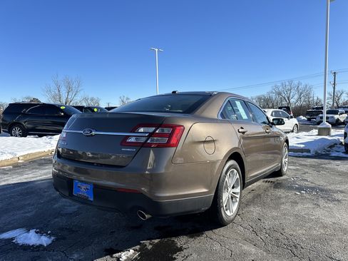 Used 2016 Ford Taurus SE image 3