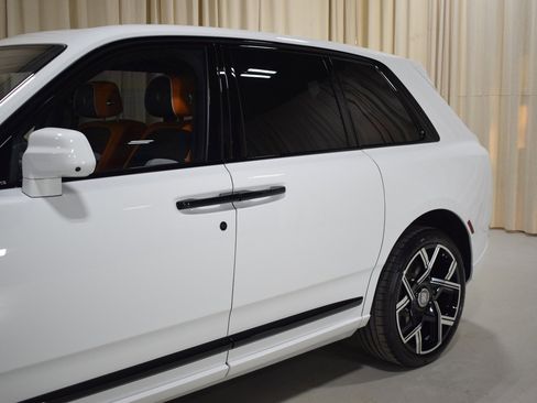 New 2026 Rolls-Royce Cullinan Black Badge image 5