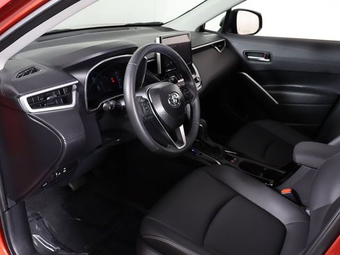 Used 2025 Toyota Corolla Cross XLE image 24