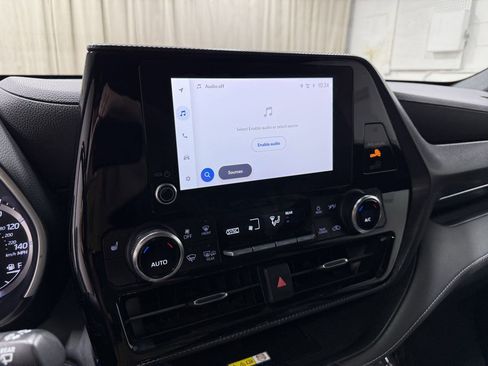 Used 2023 Toyota Highlander XSE image 12