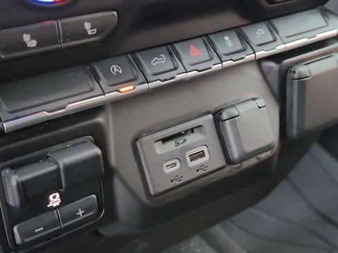 Used 2022 Chevrolet Silverado 1500 LT w/ Texas Edition Plus image 17